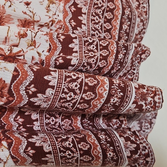 Chic Long Sleeve Floral Dress in Red and White - Picture 4 of 5